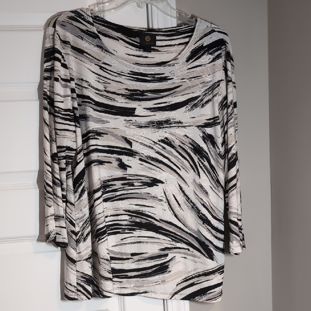 Women’s Black & White Abstract Stripe Boatneck Top